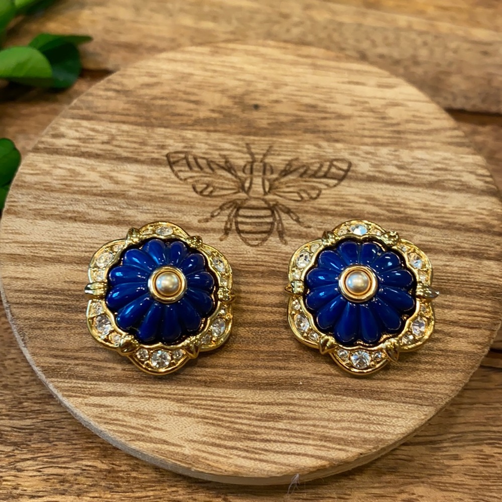 JOAN RIVERS Magnetic Domed Earrings
